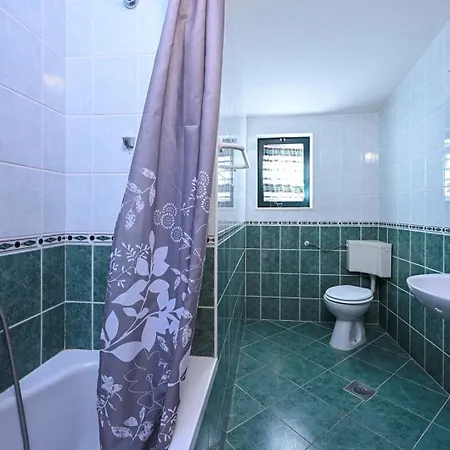 Apartamento 3-bedroom Nada In