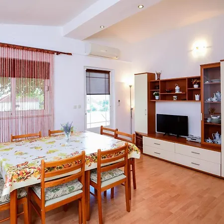 3-bedroom Nada In Orebic
